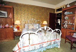 Room 1 (Gold Room)